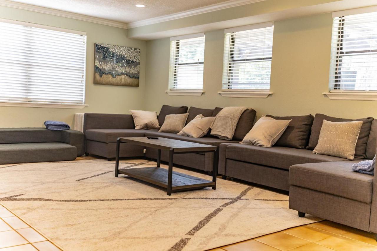 Pool & Hot Tub Home W Game Room! 1 Mile To Beach! Джаксънвил Бийч Екстериор снимка